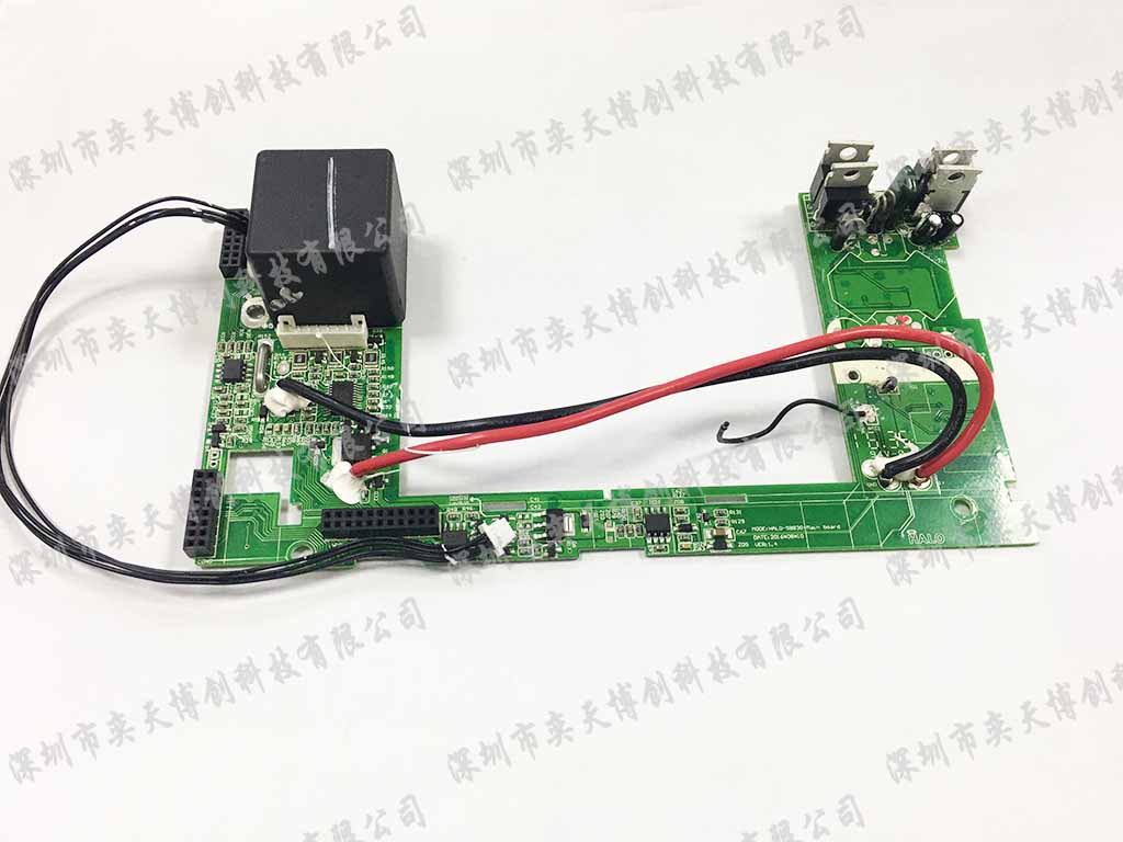 便攜式車(chē)載移動(dòng)電源帶交流插座和車(chē)載充電器